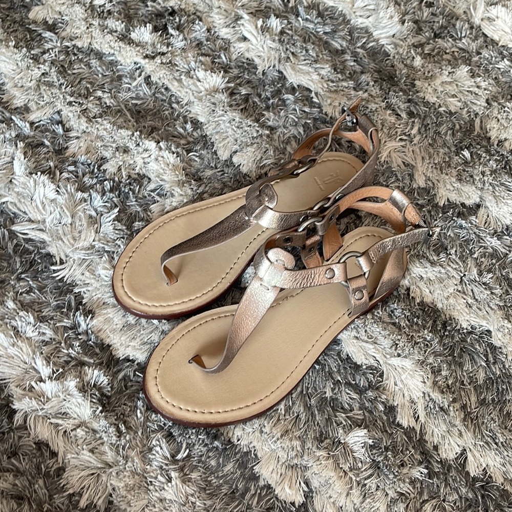 New Frye Rachel Ring T-Strap Leather Sandals Bronze Size 7